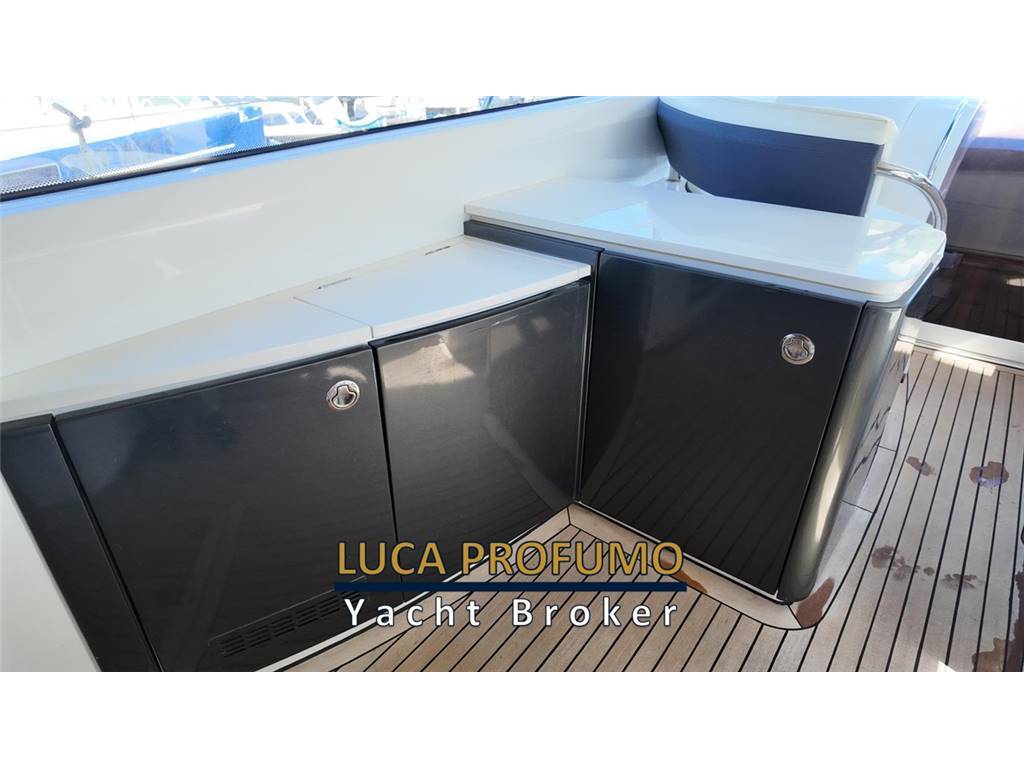 Princess Yachts V48