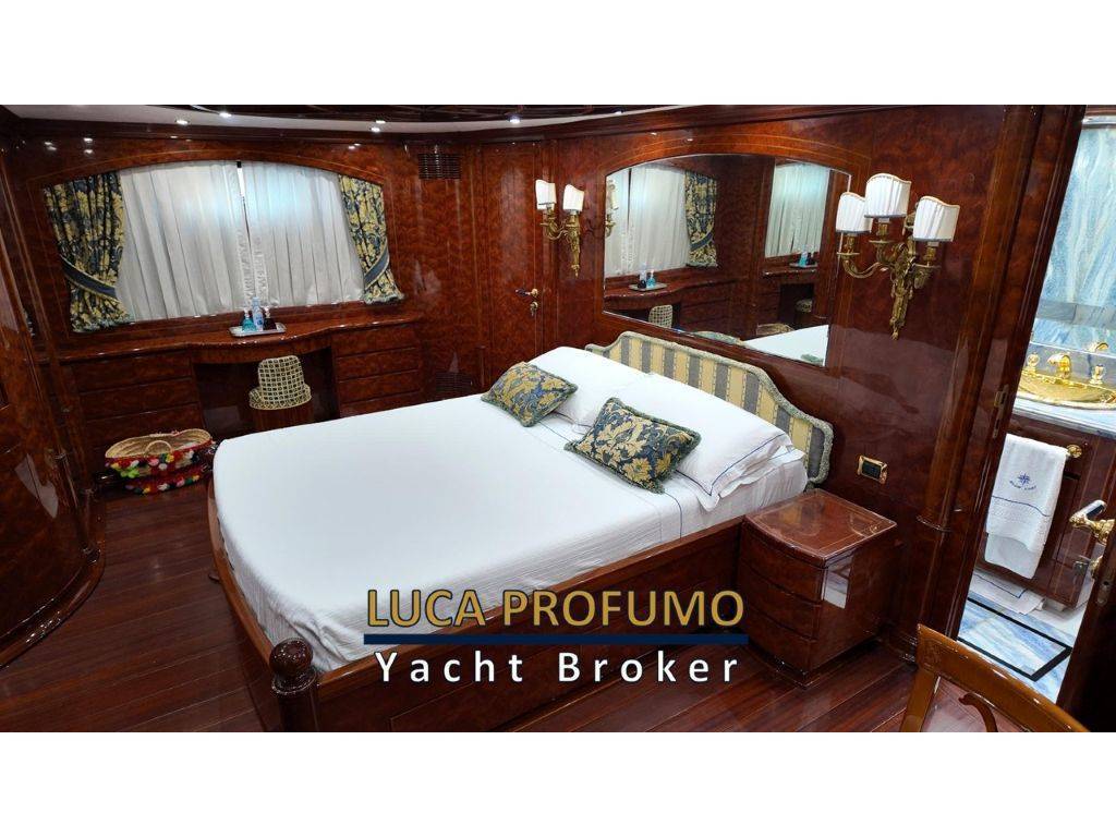 Cantieri di Pisa Akhir 26 S