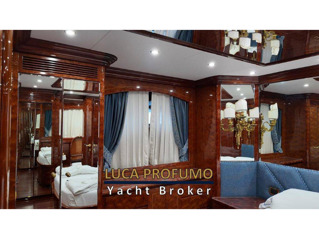 Cantieri di Pisa Akhir 26 S