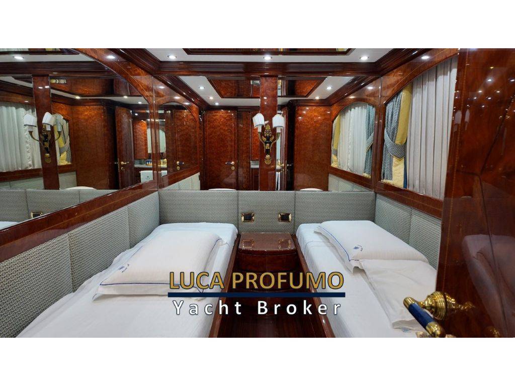 Cantieri di Pisa Akhir 26 S