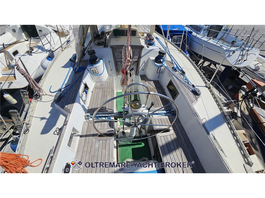 OYSTER MARINE OYSTER 37