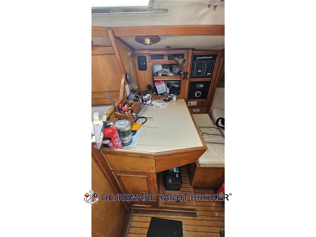 OYSTER MARINE OYSTER 37