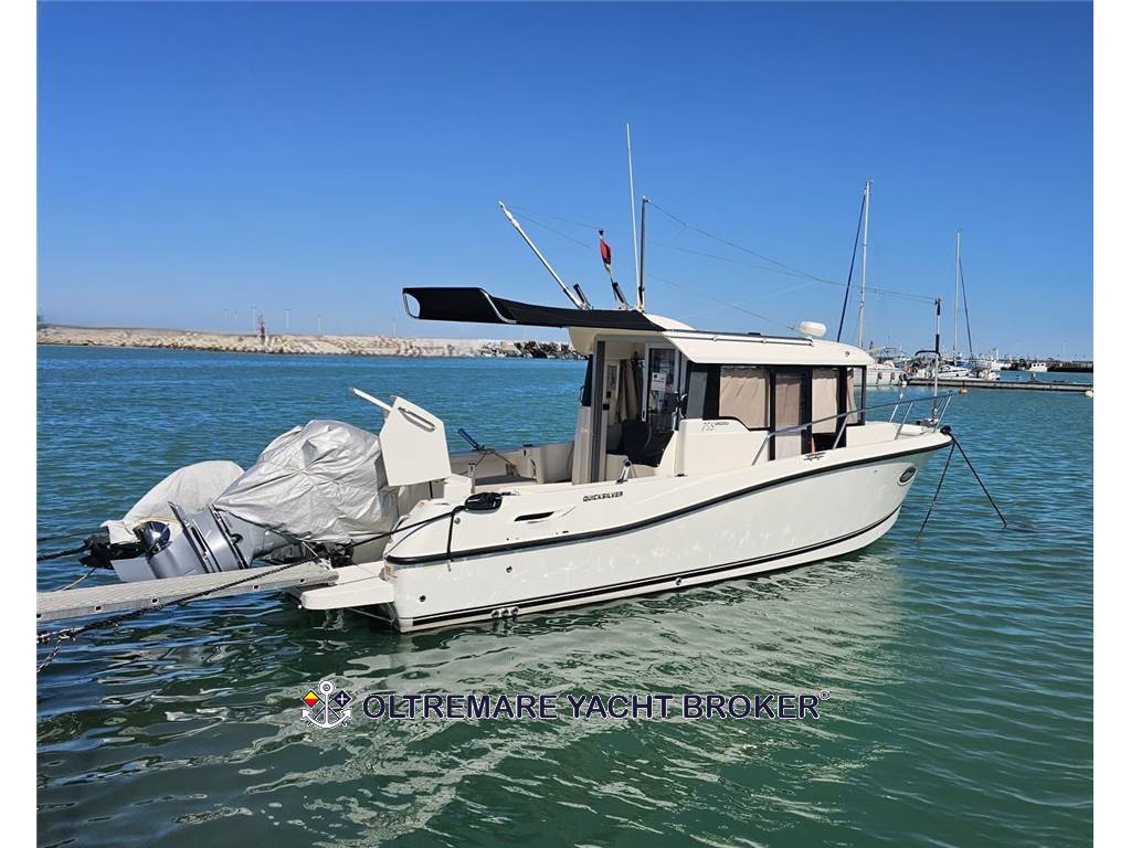 QUICKSILVER 755 PILOT HOUSE