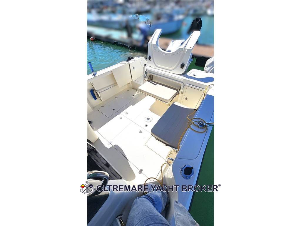 QUICKSILVER 755 PILOT HOUSE