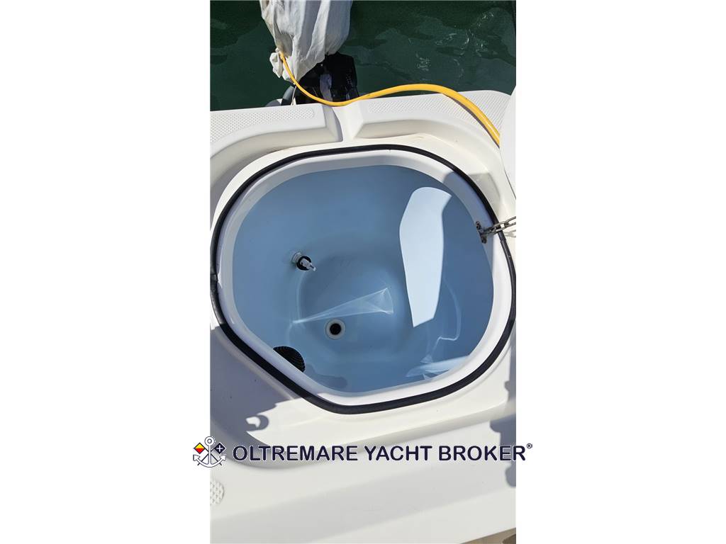 QUICKSILVER 755 PILOT HOUSE