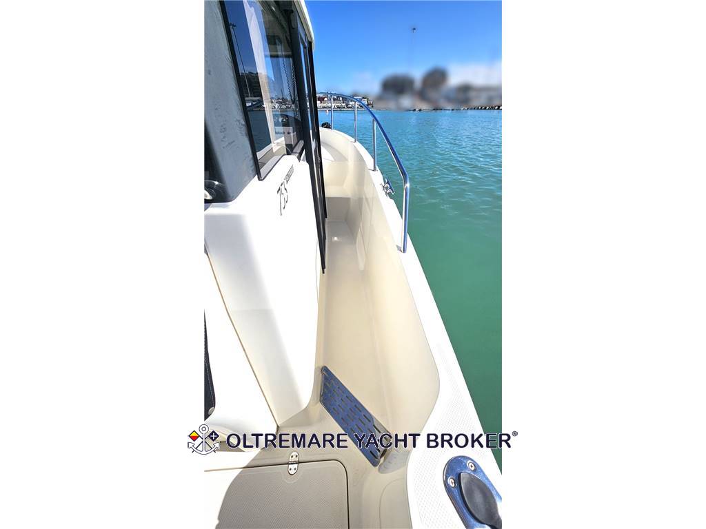 QUICKSILVER 755 PILOT HOUSE