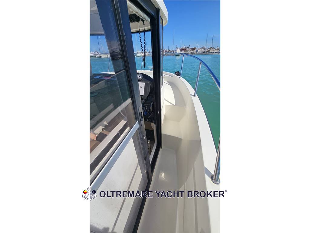 QUICKSILVER 755 PILOT HOUSE