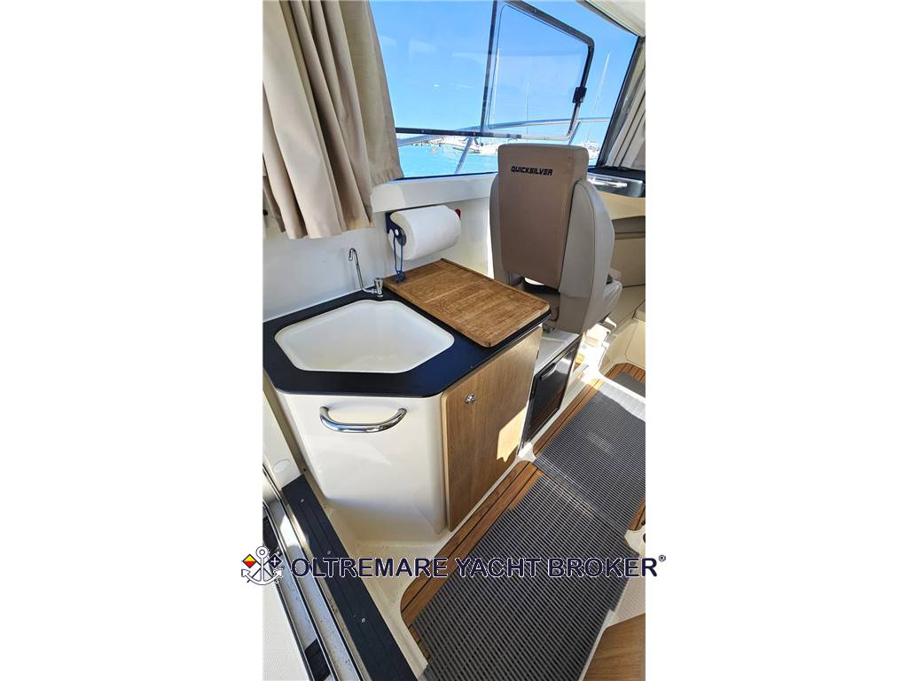 QUICKSILVER 755 PILOT HOUSE