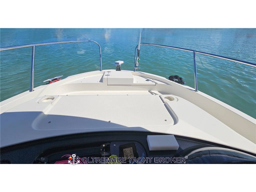 QUICKSILVER 755 PILOT HOUSE