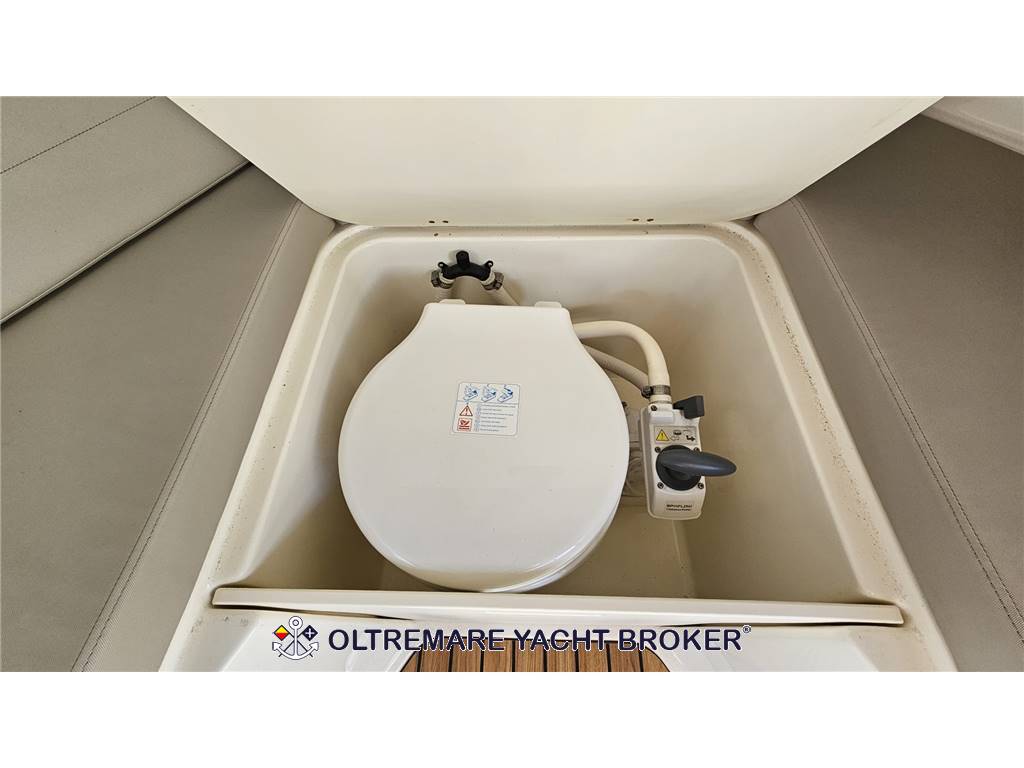 QUICKSILVER 755 PILOT HOUSE