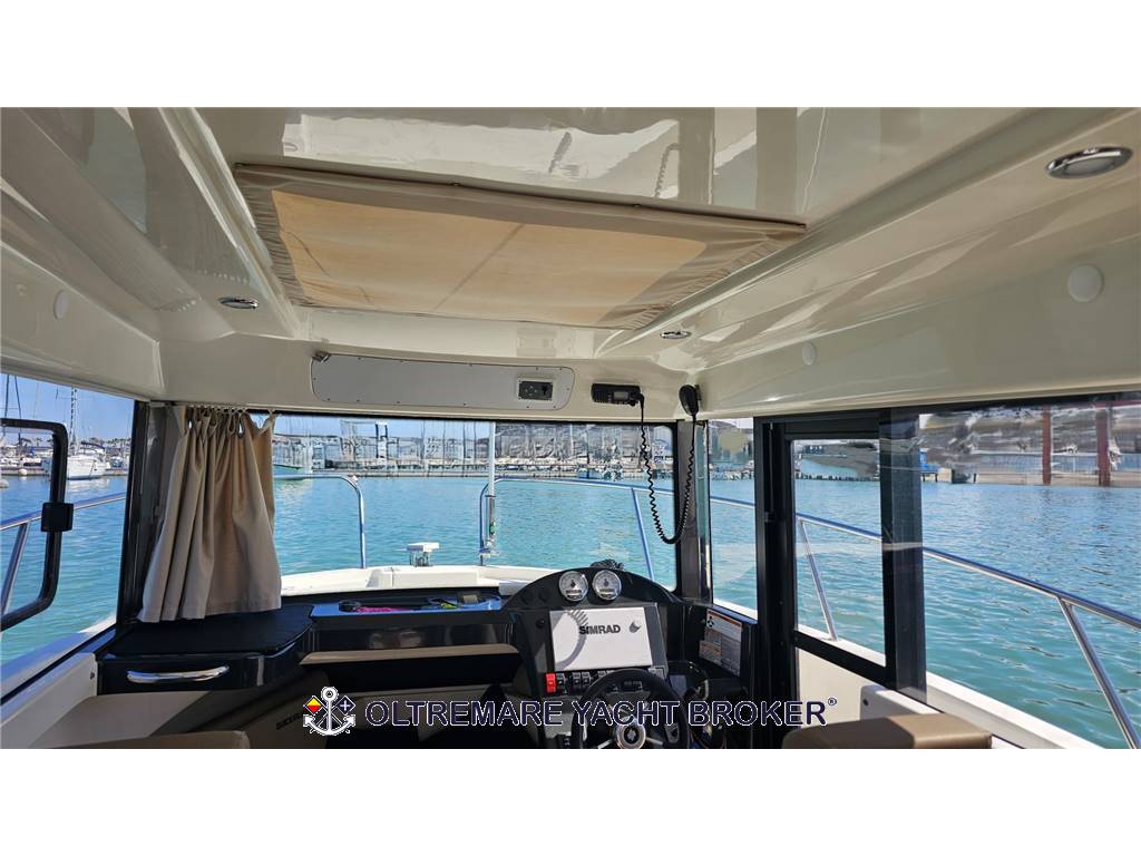 QUICKSILVER 755 PILOT HOUSE
