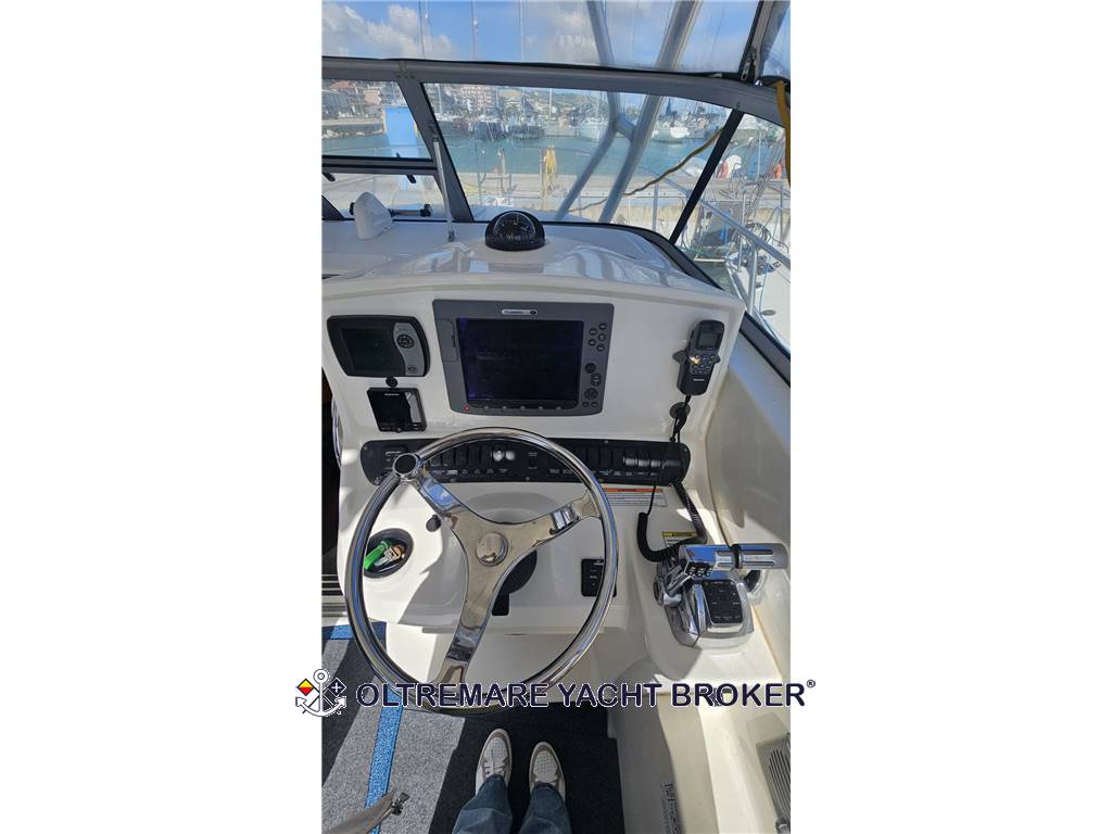 BOSTON WHALER 305 CONQUEST