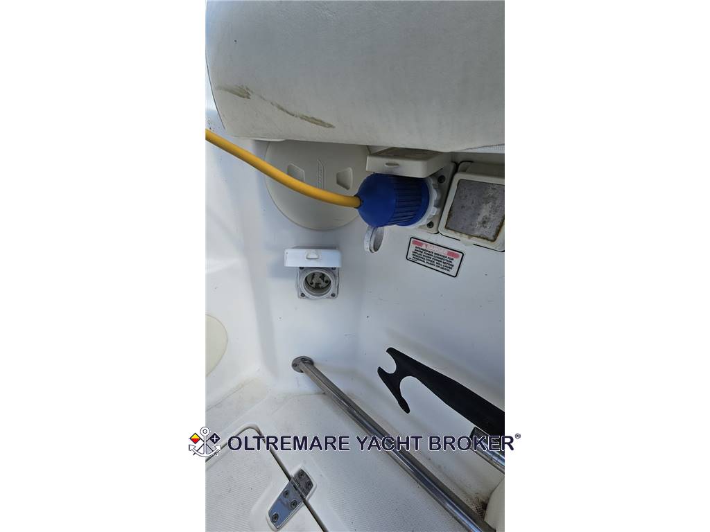 BOSTON WHALER 305 CONQUEST