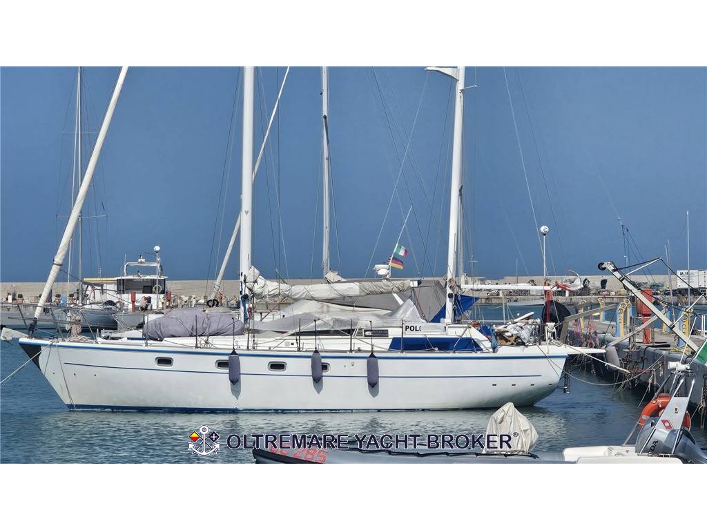 FERRETTI ALTURA 42.2