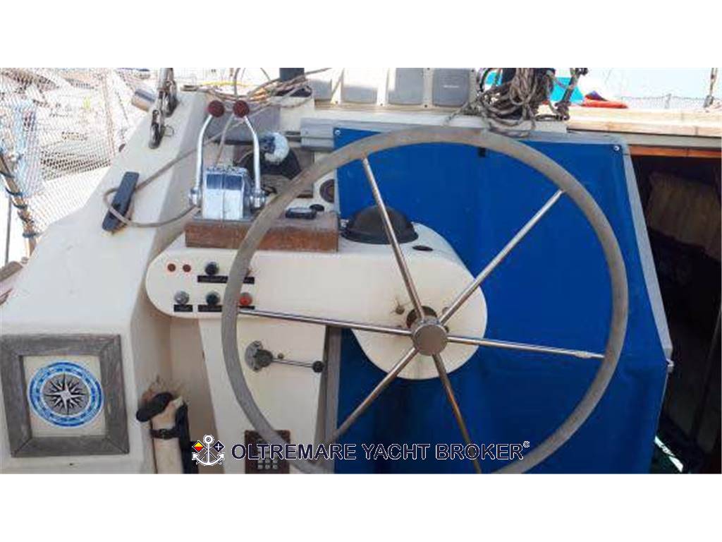 FERRETTI ALTURA 42.2