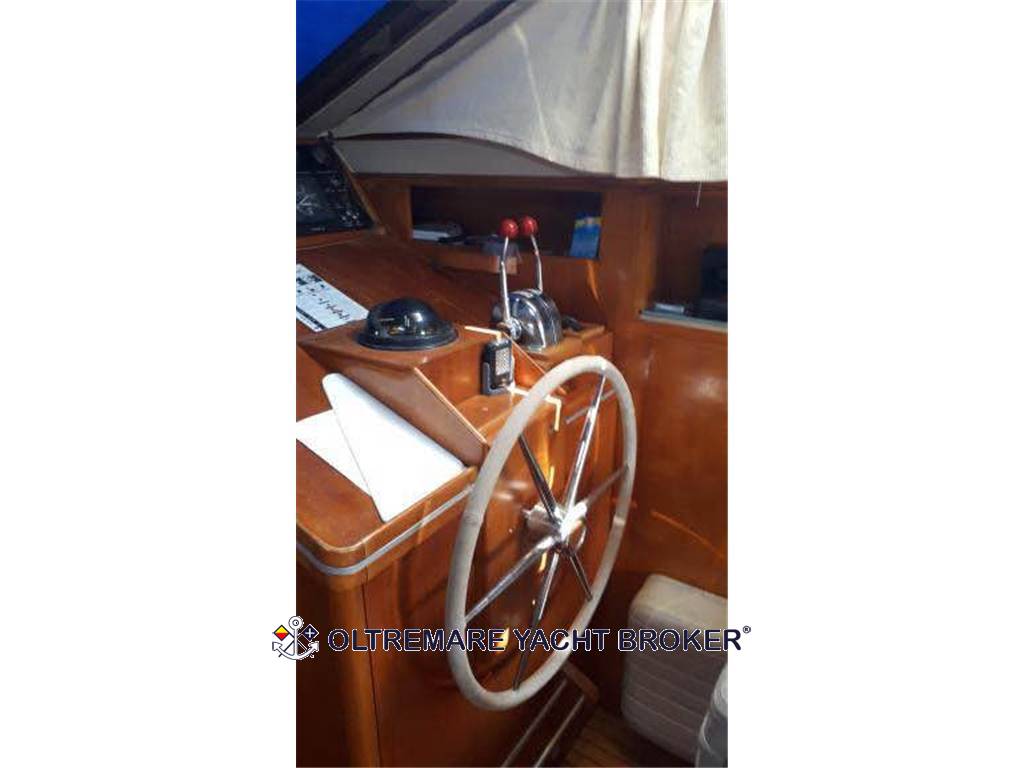 FERRETTI ALTURA 42.2