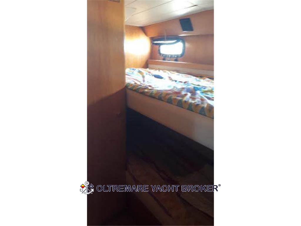 FERRETTI ALTURA 42.2