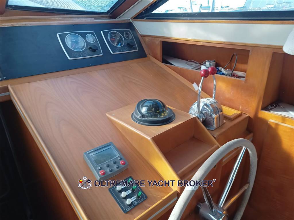 FERRETTI ALTURA 42.2