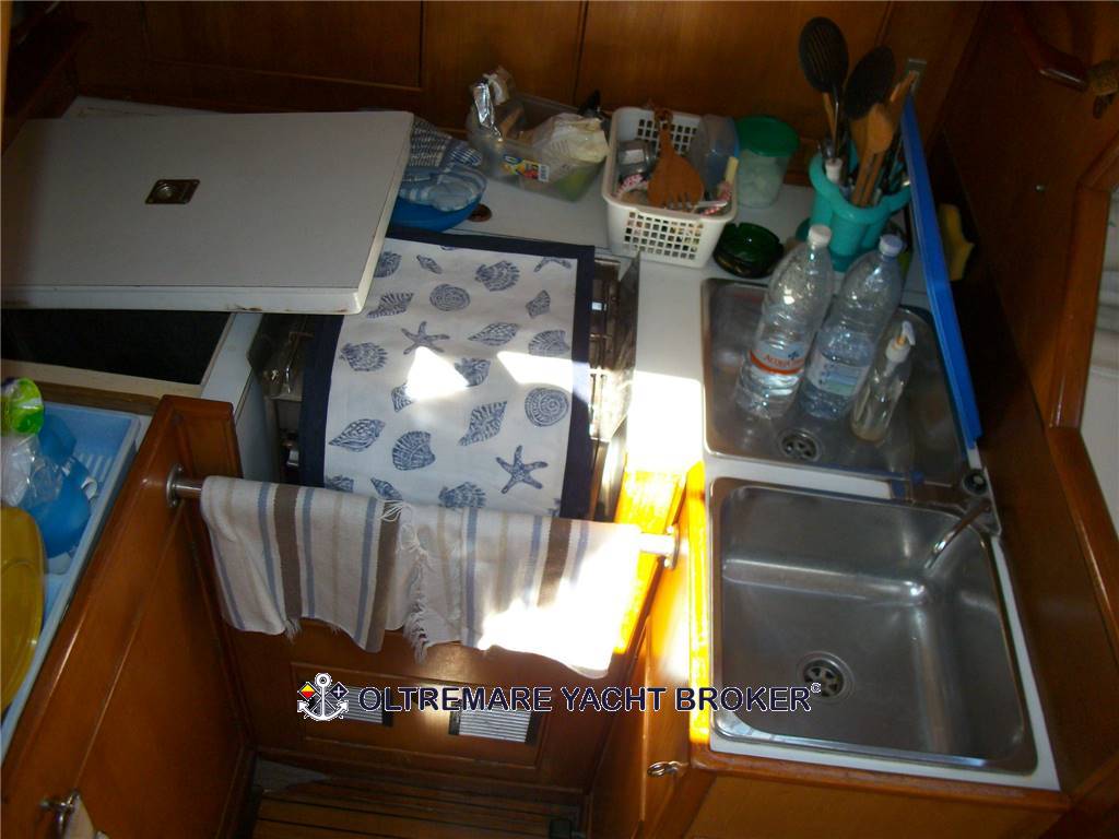 OYSTER MARINE OYSTER 37
