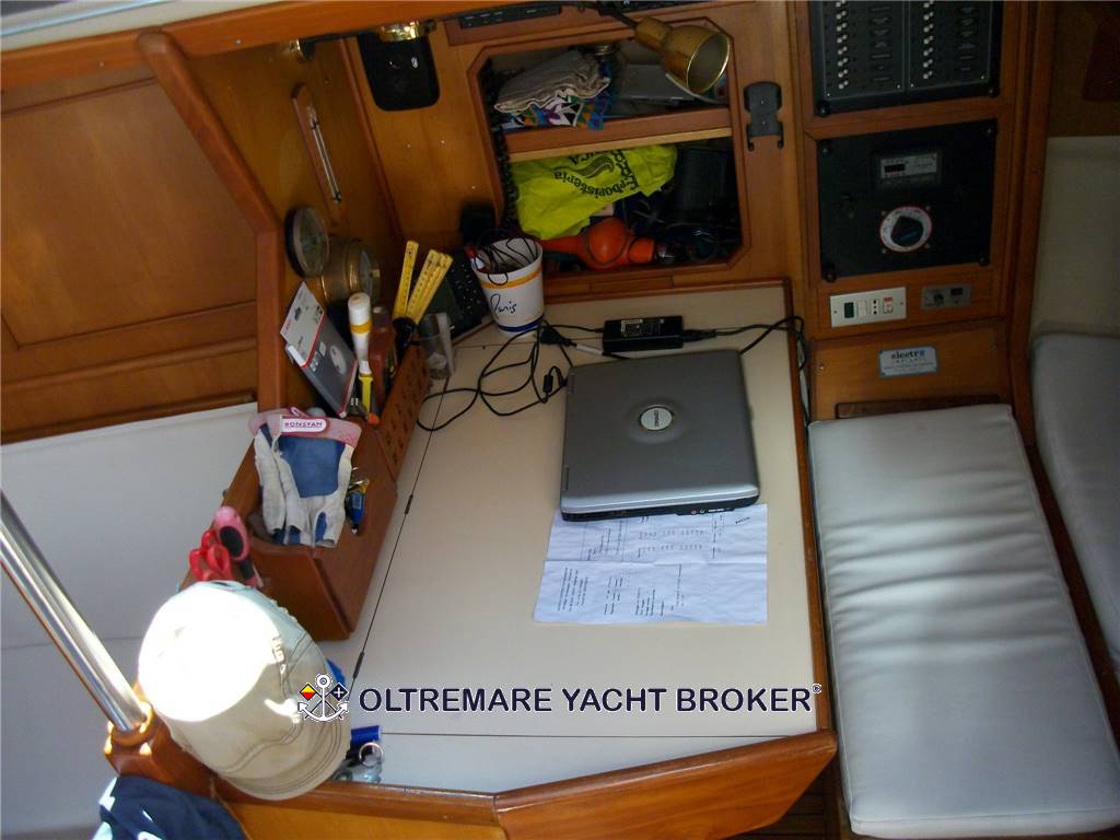 OYSTER MARINE OYSTER 37