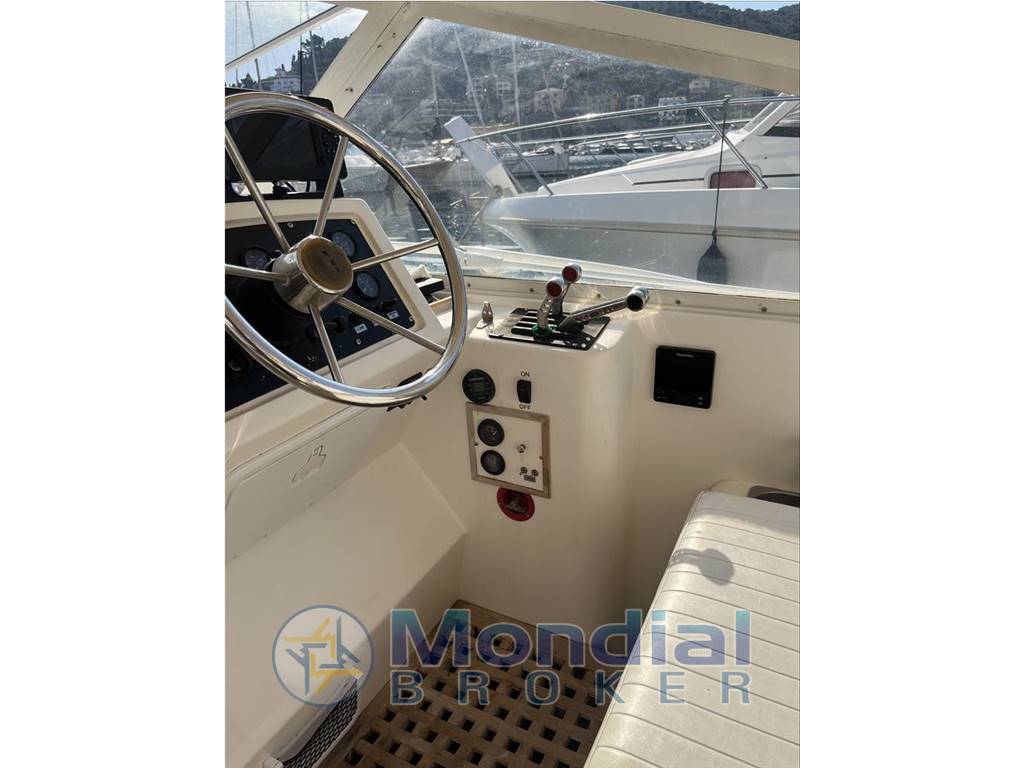 Bertram 28 Moppie