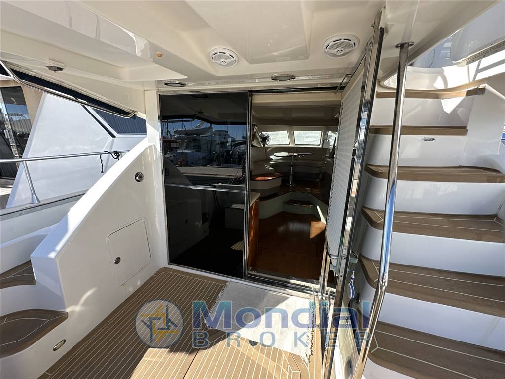 Sea Ray 505 Sedan Bridge