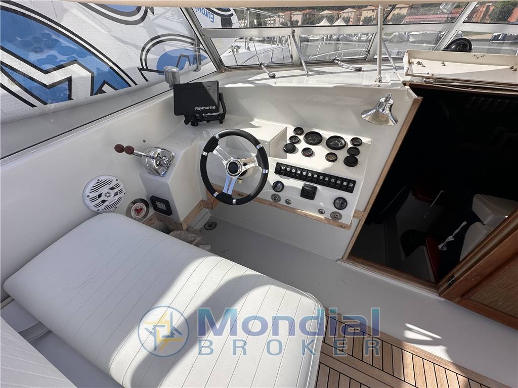 Magnum Marine 38 sport