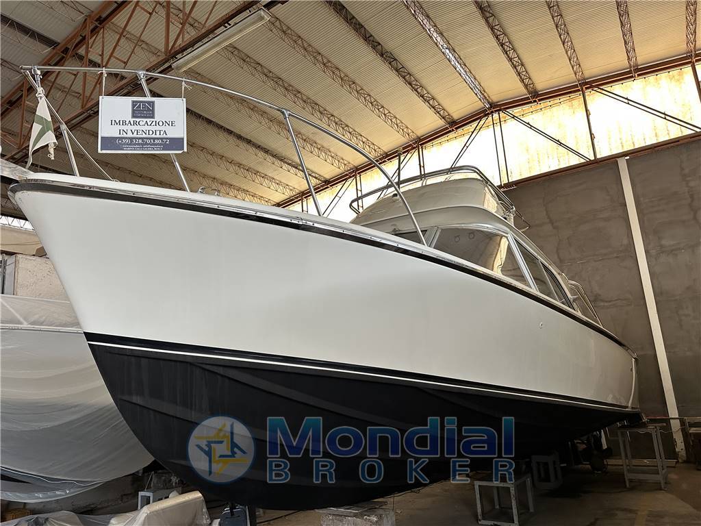 Bertram 31 flybridge Cruiser