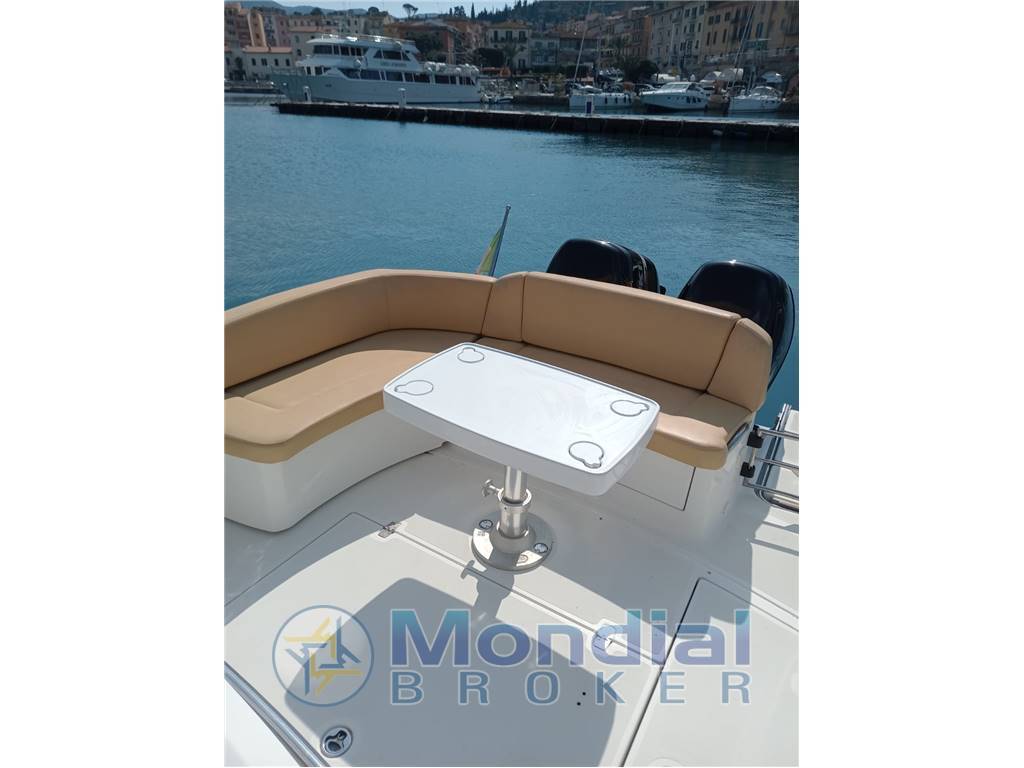 Sessa Marine Key Largo 28