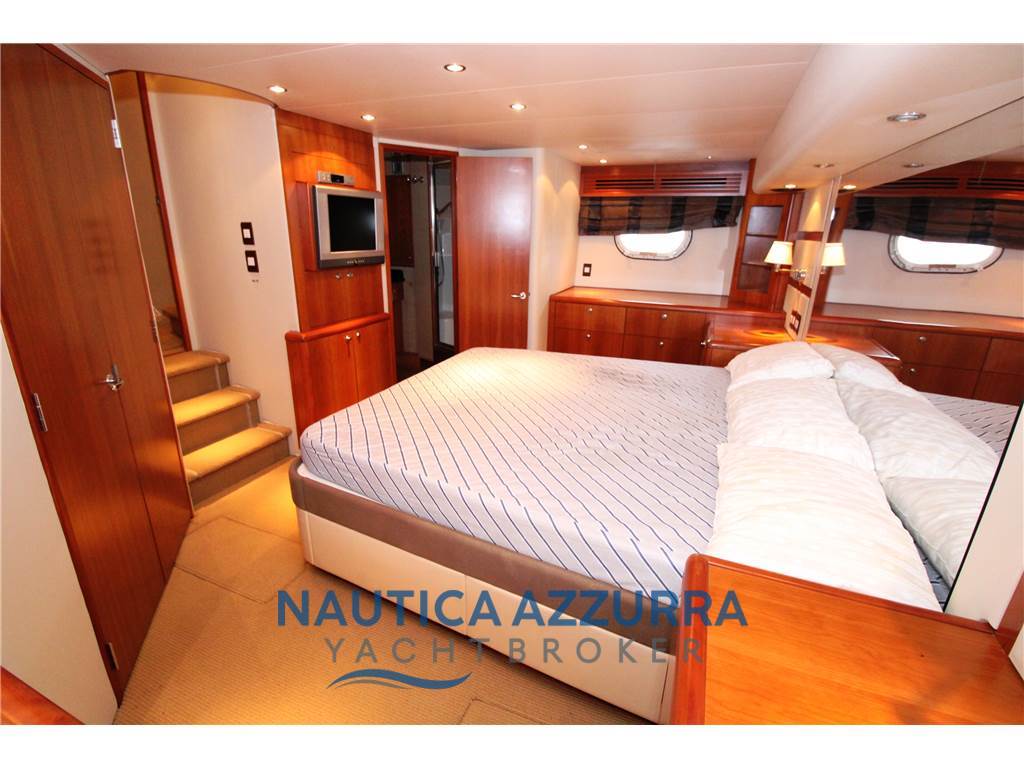 HATTERAS 68 CONVERTIBLE