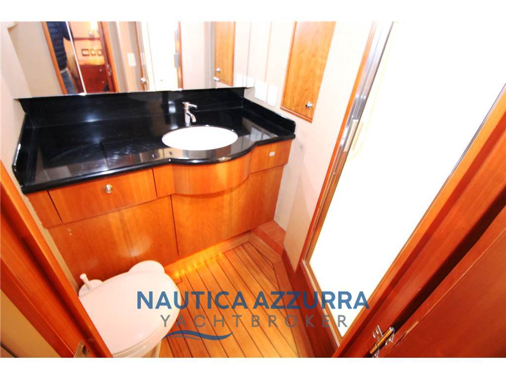 HATTERAS 68 CONVERTIBLE