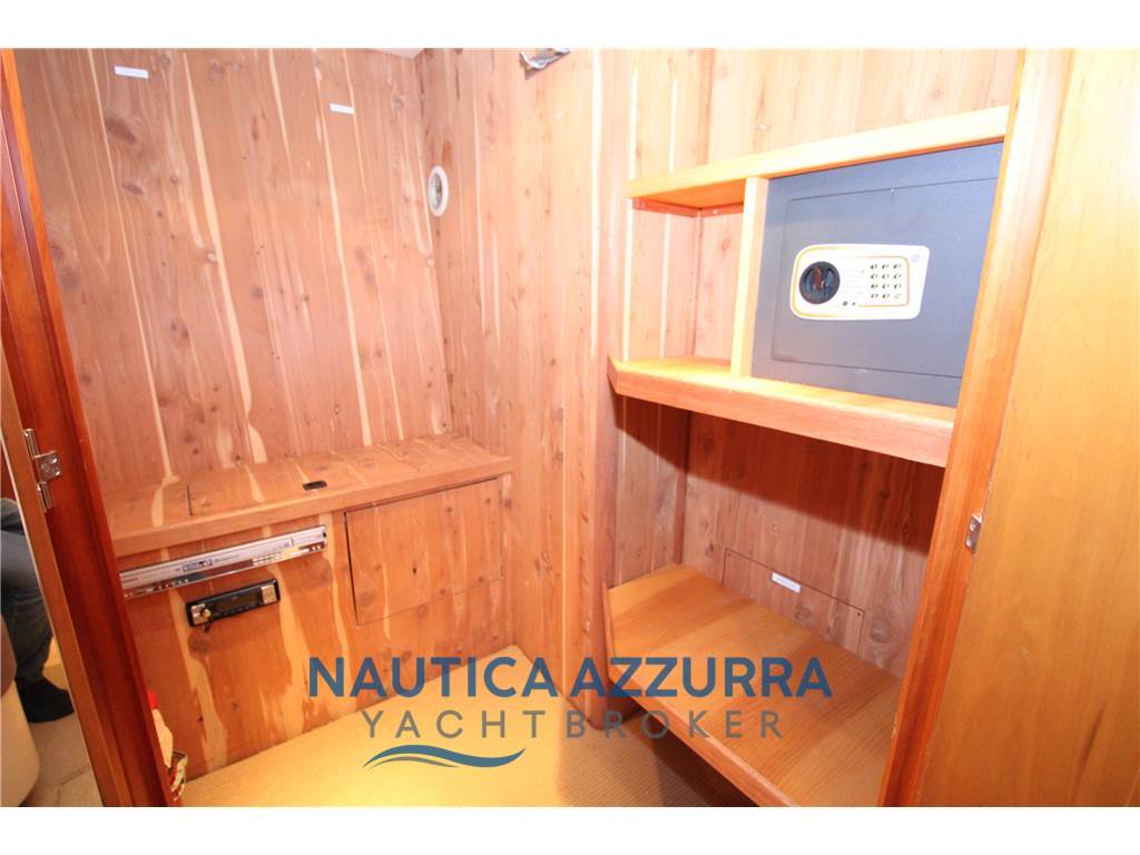 HATTERAS 68 CONVERTIBLE
