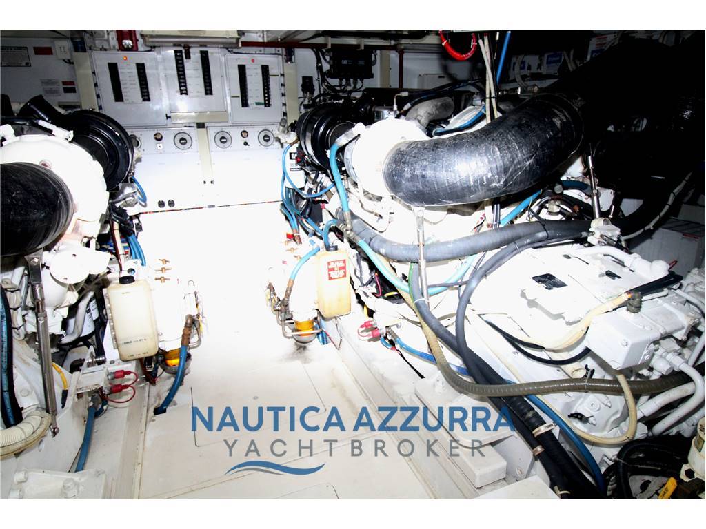 HATTERAS 68 CONVERTIBLE