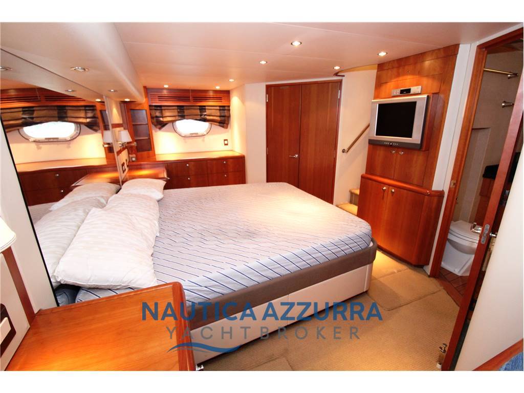 HATTERAS 68 CONVERTIBLE