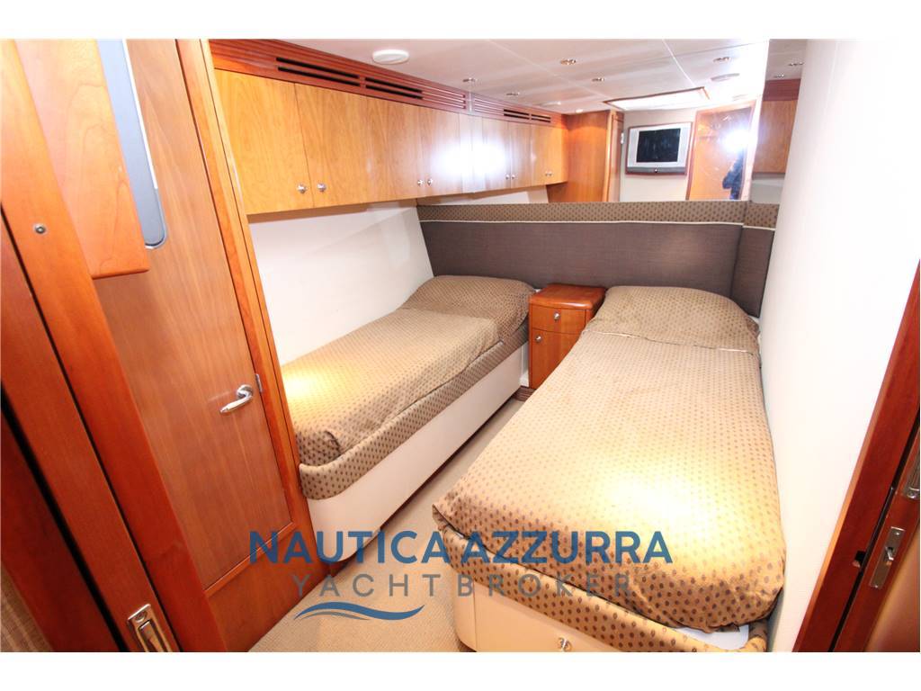 HATTERAS 68 CONVERTIBLE