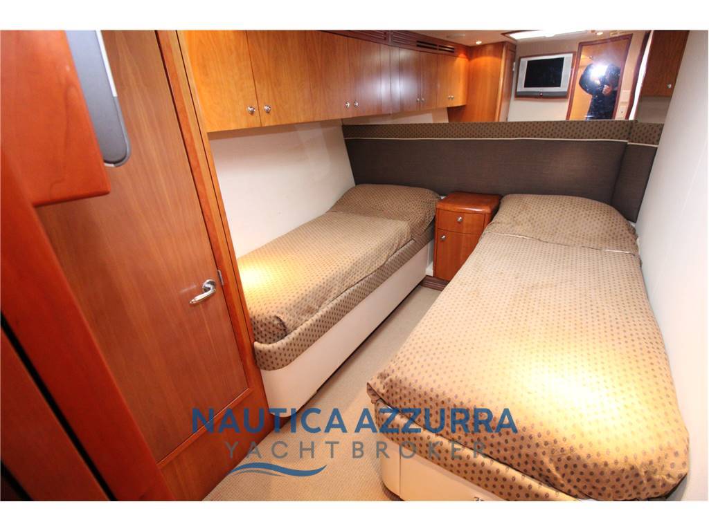 HATTERAS 68 CONVERTIBLE