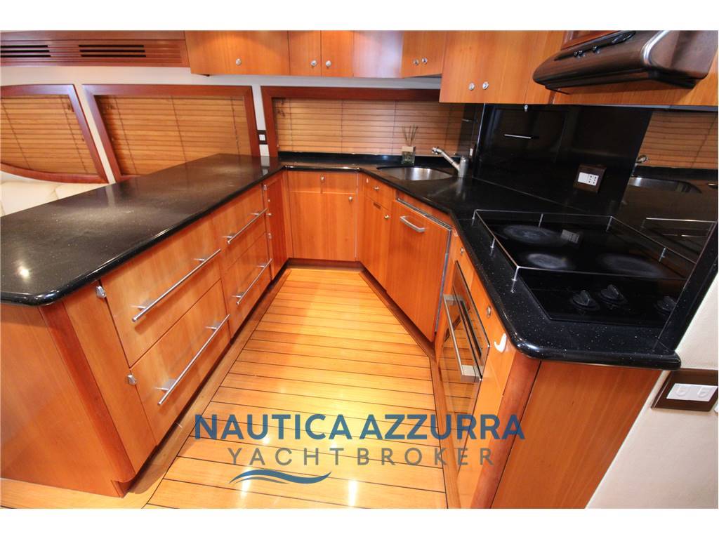 HATTERAS 68 CONVERTIBLE