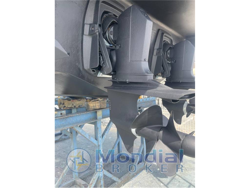 REGAL MARINE 2760 COMMODORE 2860