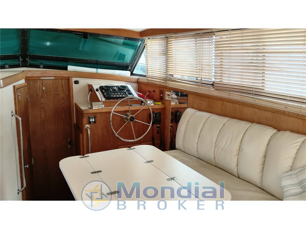 BERTRAM YACHTS 33 Convertible