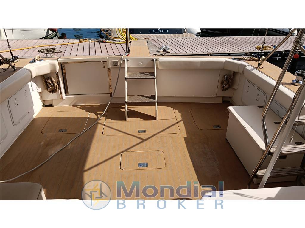 BERTRAM YACHTS 33 Convertible