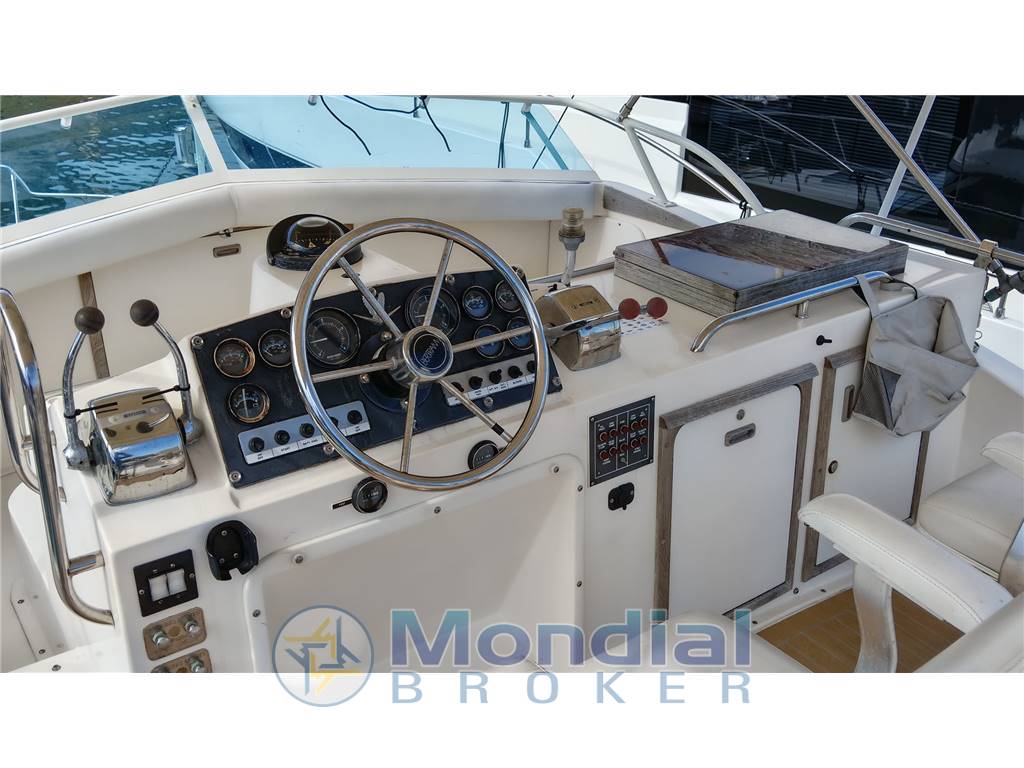 BERTRAM YACHTS 33 Convertible