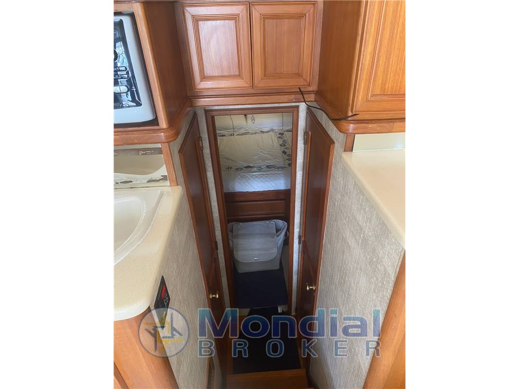 EGG HARBOR 35 GOLDEN EGG