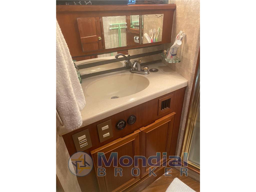 EGG HARBOR 35 GOLDEN EGG