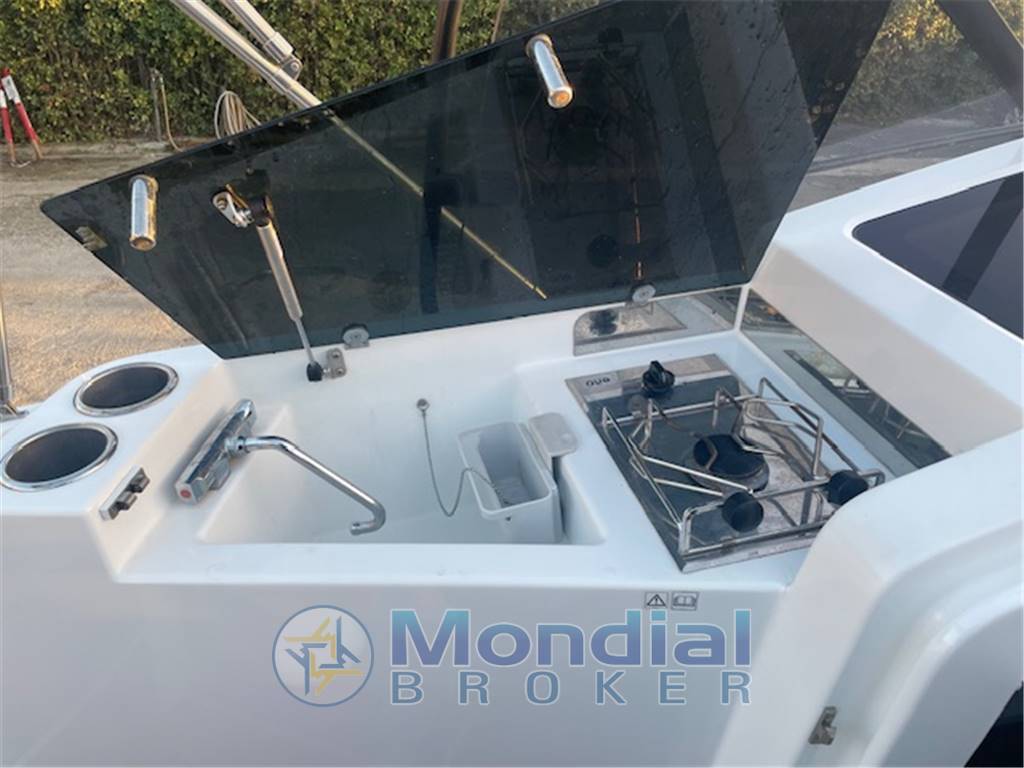 BENETEAU FLYER 9 SUN DECK WALK AROUND