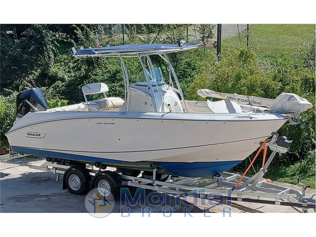 BOSTON WHALER OUTRAGE 240 CC