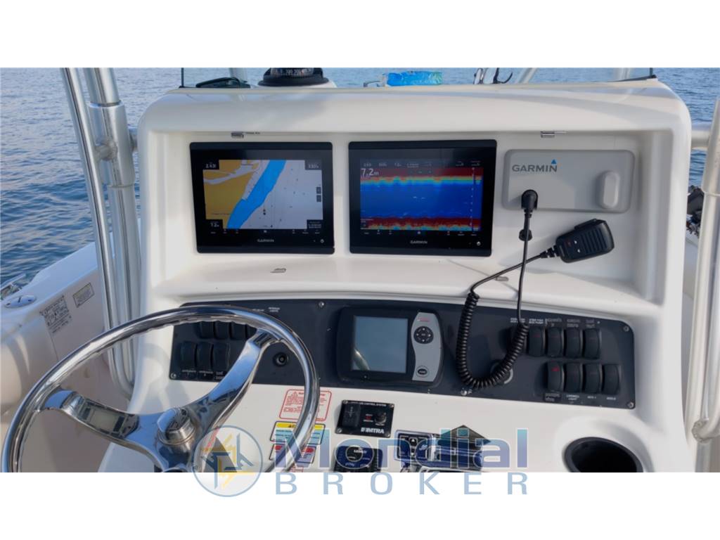 BOSTON WHALER OUTRAGE 240 CC