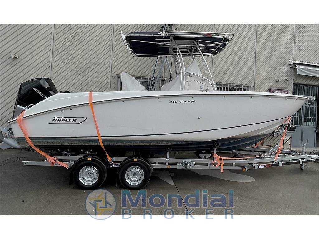 BOSTON WHALER OUTRAGE 240 CC