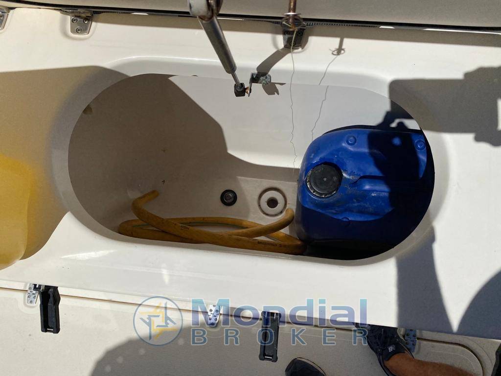 PURSUIT 2670 CUDDY CONSOLE