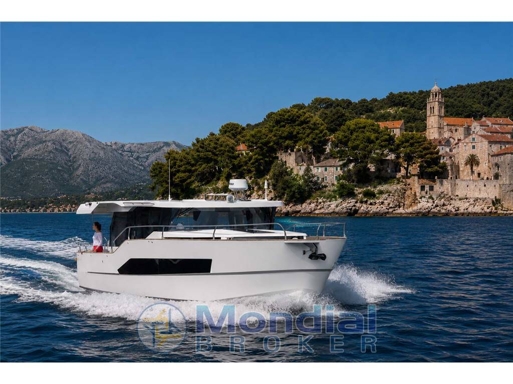 DELPHIA 12 SEDAN
