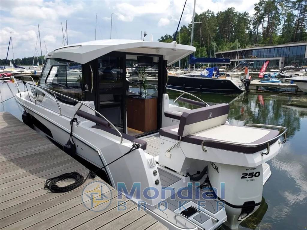 NAUTIC 880